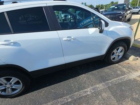 Used 2022 Chevrolet Trax LT w/ LT Convenience Package AWD/4WD image 12