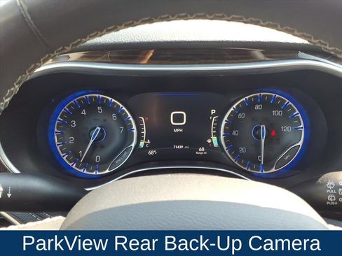 Used 2023 Chrysler Pacifica Limited FWD image 13