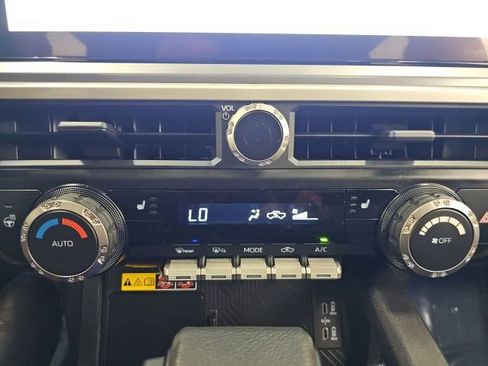 Used 2024 Toyota Tacoma TRD Off-Road w/ TRD Off Road Upgrade Package AWD/4WD image 24