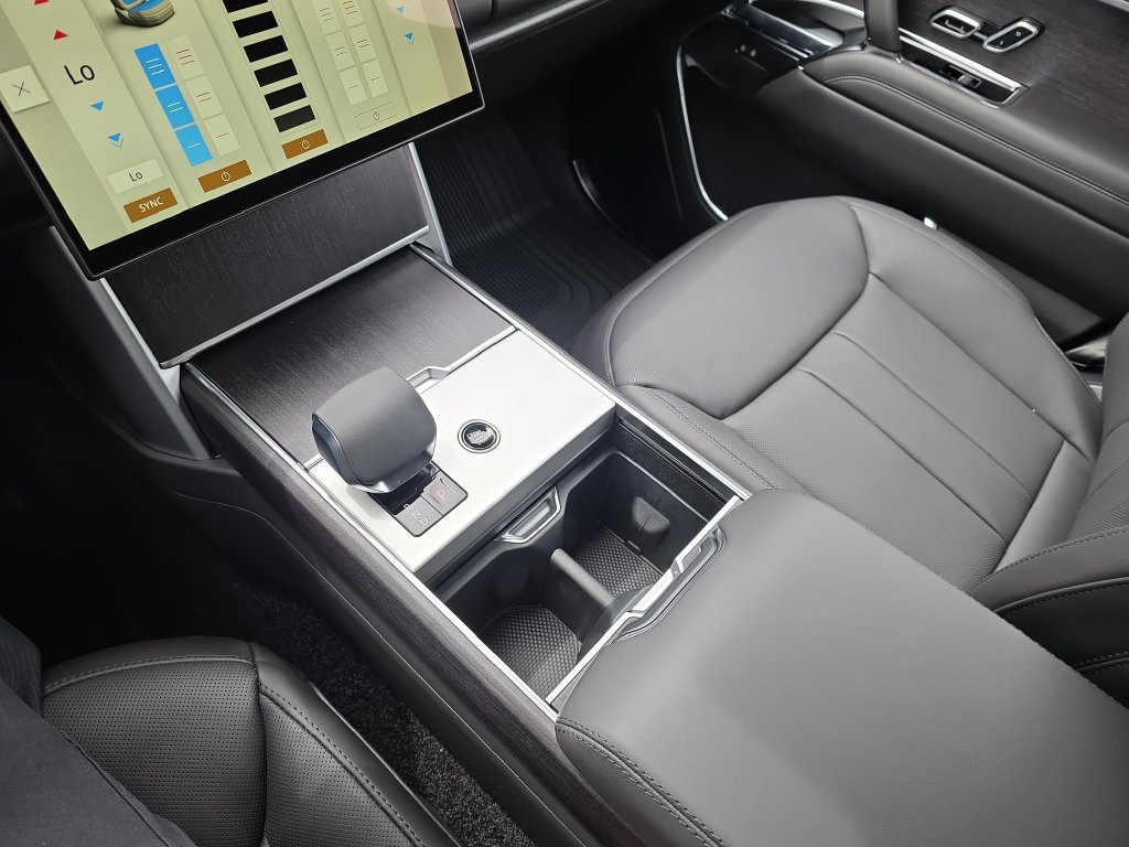 New 2026 Land Rover Range Rover SE AWD/4WD image 18