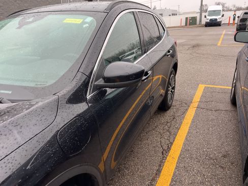 Used 2025 Ford Escape SE image 6