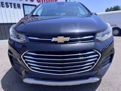 Used 2019 Chevrolet Trax LT w/ LT Convenience Package AWD/4WD image 2