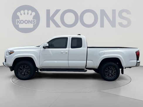Used 2021 Toyota Tacoma SR5 RWD image 7