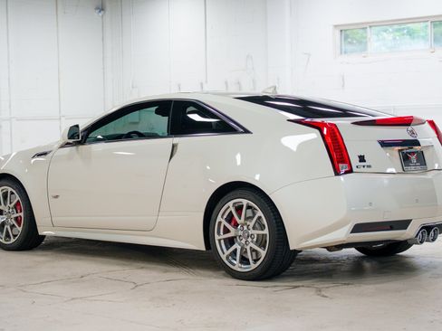 Used 2013 Cadillac CTS V RWD image 11