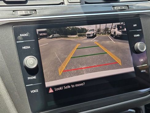 Used 2018 Volkswagen Tiguan SE FWD image 25