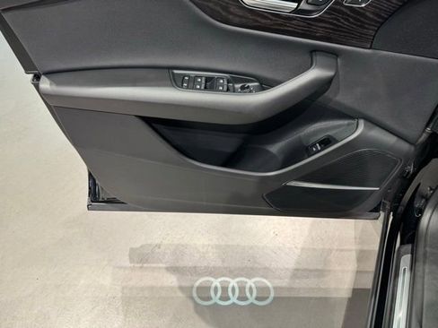Used 2022 Audi Q8 Premium Plus image 13