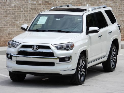 Used 2017 Toyota 4Runner Limited AWD/4WD image 23