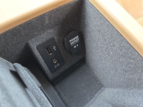 Used 2018 Porsche Macan AWD/4WD image 28