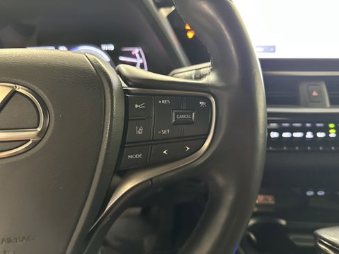 Used 2023 Lexus UX 250h AWD w/ Accessory Package (Z2) image 20
