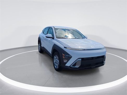 New 2026 Hyundai Kona SE image 2