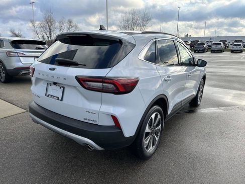 Used 2025 Ford Escape Platinum image 9