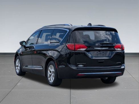 Certified 2018 Chrysler Pacifica Touring-L FWD image 4