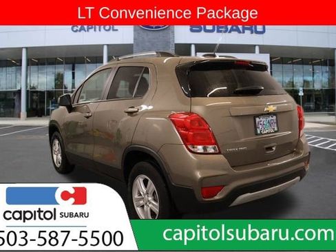 Used 2022 Chevrolet Trax LT w/ LT Convenience Package image 6