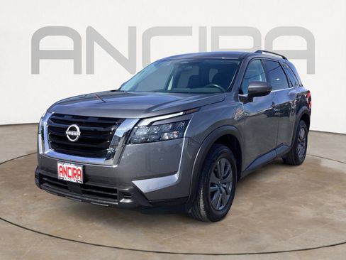 Used 2024 Nissan Pathfinder SV image 7