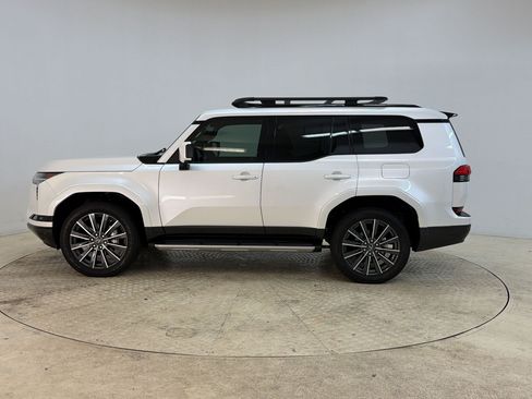 Used 2024 Lexus GX 550 AWD/4WD image 2