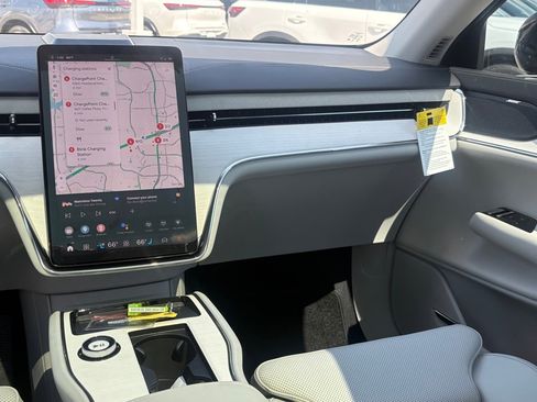 New 2025 Volvo EX90 Plus w/ Protection Package Premier image 10