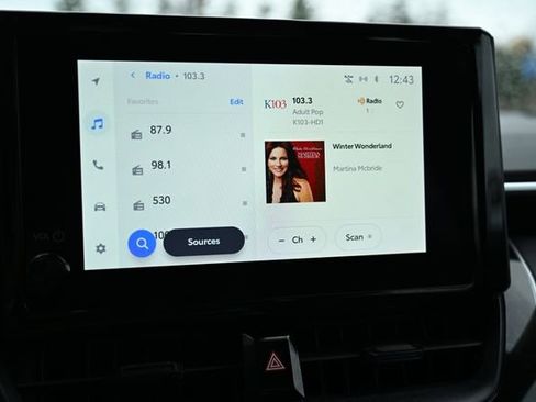 Used 2023 Toyota Corolla LE image 29