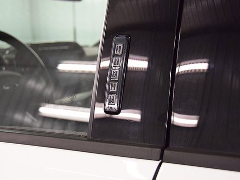 Used 2022 Ford F150 Lariat AWD/4WD image 15