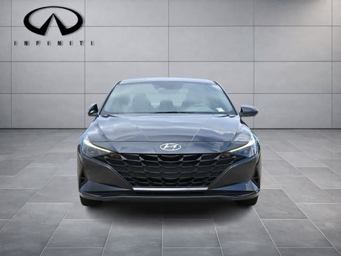Used 2021 Hyundai Elantra SE FWD image 2