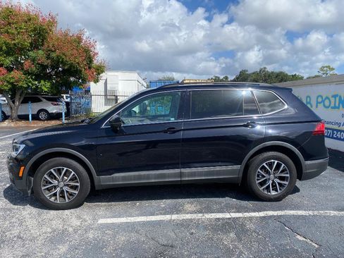 Used 2020 Volkswagen Tiguan SE w/ Panoramic Sunroof Package FWD image 5