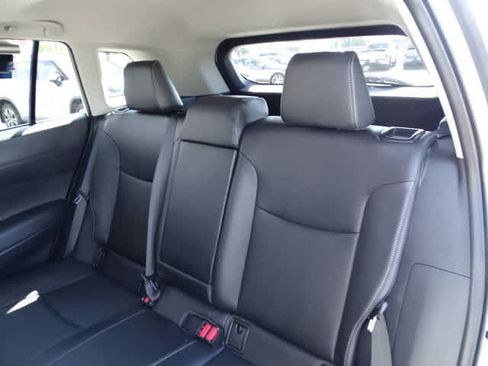 Certified 2025 Toyota Corolla Cross XLE w/ Convenience Package FWD image 20