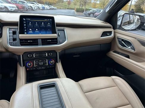 Used 2022 Chevrolet Suburban Premier image 18