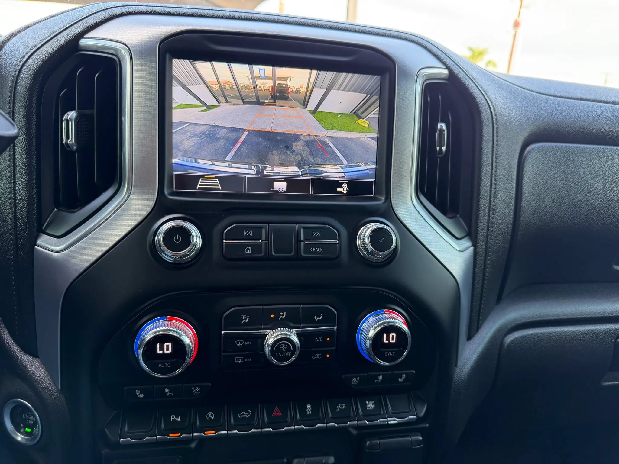Used 2020 GMC Sierra 1500 SLT RWD image 27