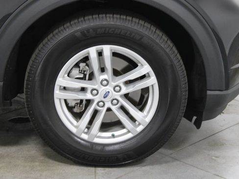 Used 2023 Ford Explorer XLT AWD/4WD image 12