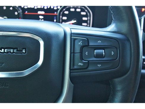 Used 2021 GMC Yukon Denali w/ Denali Premium Package image 17