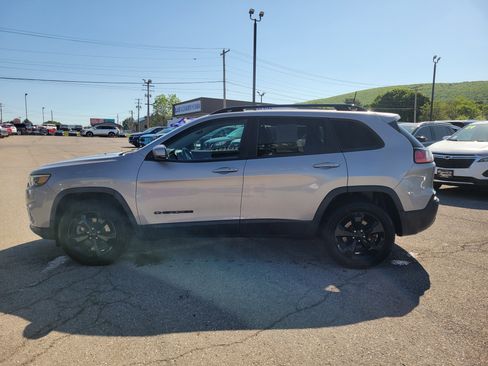 Used 2020 Jeep Cherokee Latitude Plus AWD/4WD image 4
