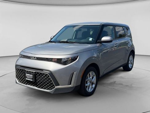 Used 2025 Kia Soul LX w/ LX Technology Package FWD image 1