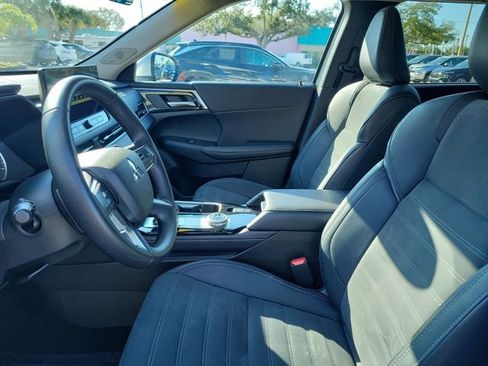 Used 2025 Mitsubishi Outlander SE image 20