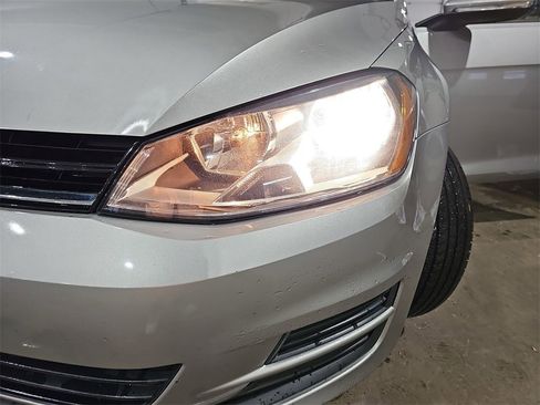 Used 2015 Volkswagen Golf S image 31