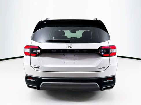 Used 2023 Honda Pilot Elite image 6
