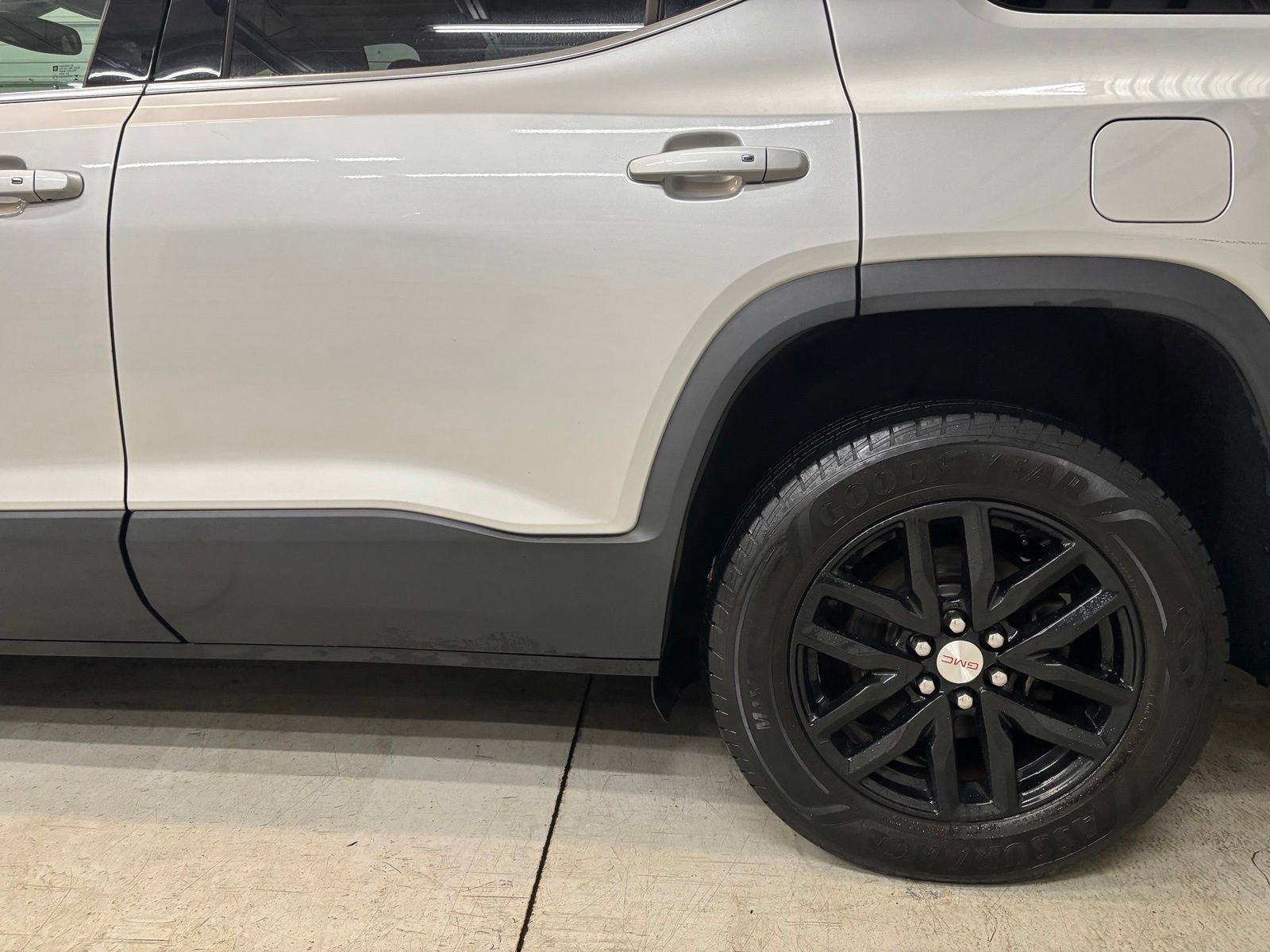 Used 2018 GMC Acadia SLT AWD/4WD image 6