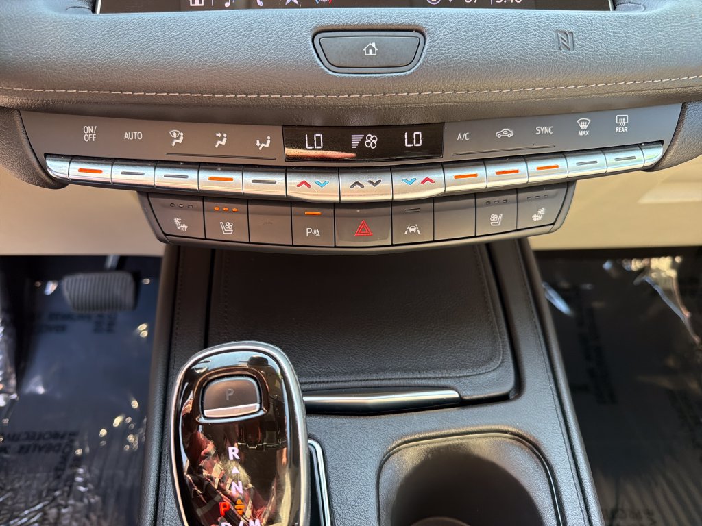 Used 2021 Cadillac XT4 Premium Luxury FWD image 29