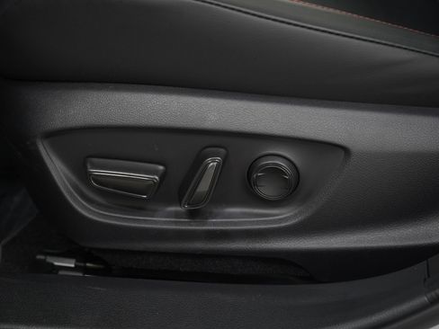 Used 2025 Toyota Prius Plug-In Hybrid image 26