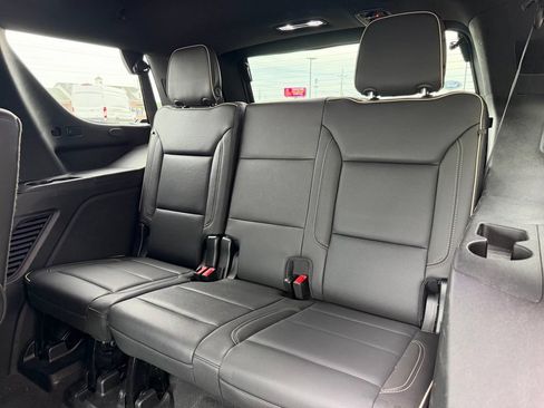 Used 2023 GMC Yukon SLT AWD/4WD image 17
