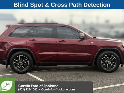 Used 2017 Jeep Grand Cherokee Trailhawk w/ Trailhawk Luxury Group AWD/4WD image 10
