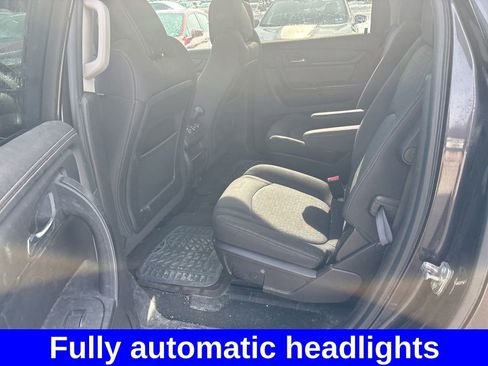 Used 2016 GMC Acadia SLE image 13