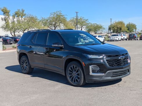 Used 2023 Chevrolet Traverse RS image 7