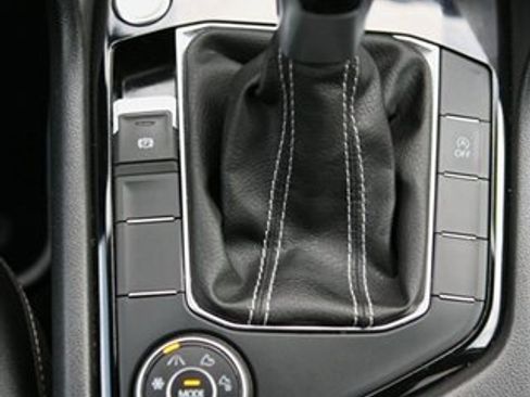 Used 2023 Volkswagen Taos SE image 23