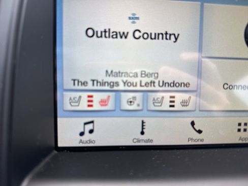 Used 2018 Ford Taurus SHO image 16