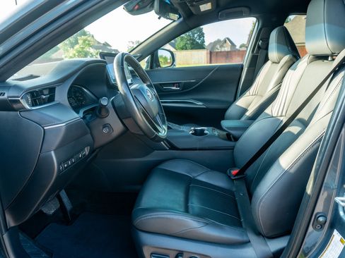 Used 2024 Toyota Venza Limited AWD/4WD image 12
