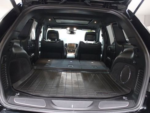 Used 2017 Jeep Grand Cherokee Overland AWD/4WD image 15
