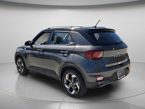 Certified 2025 Hyundai Venue Limited FWD image 8