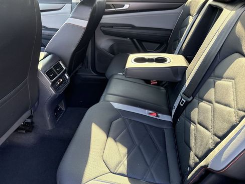 Used 2025 Volkswagen Atlas Peak Edition SE AWD/4WD image 30