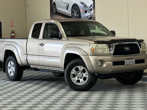 Used 2006 Toyota Tacoma PreRunner image 2