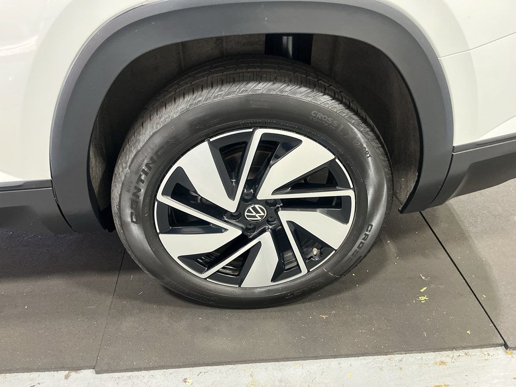 Used 2025 Volkswagen Atlas SE AWD/4WD image 33