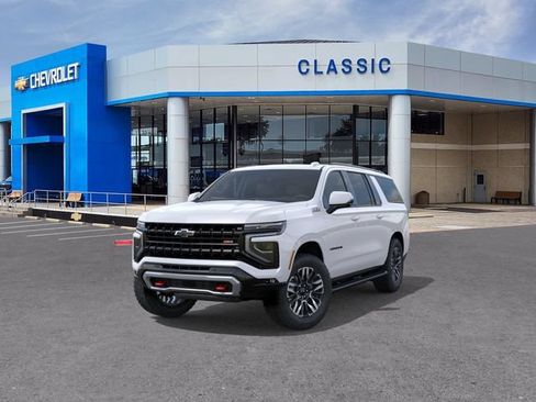New 2026 Chevrolet Suburban Z71 w/ Comfort Package AWD/4WD image 8